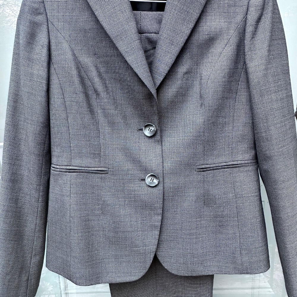 🔥FINAL! 2 Piece Women’s Suit. blazer size 6. pants 6P - Picture 3 of 9
